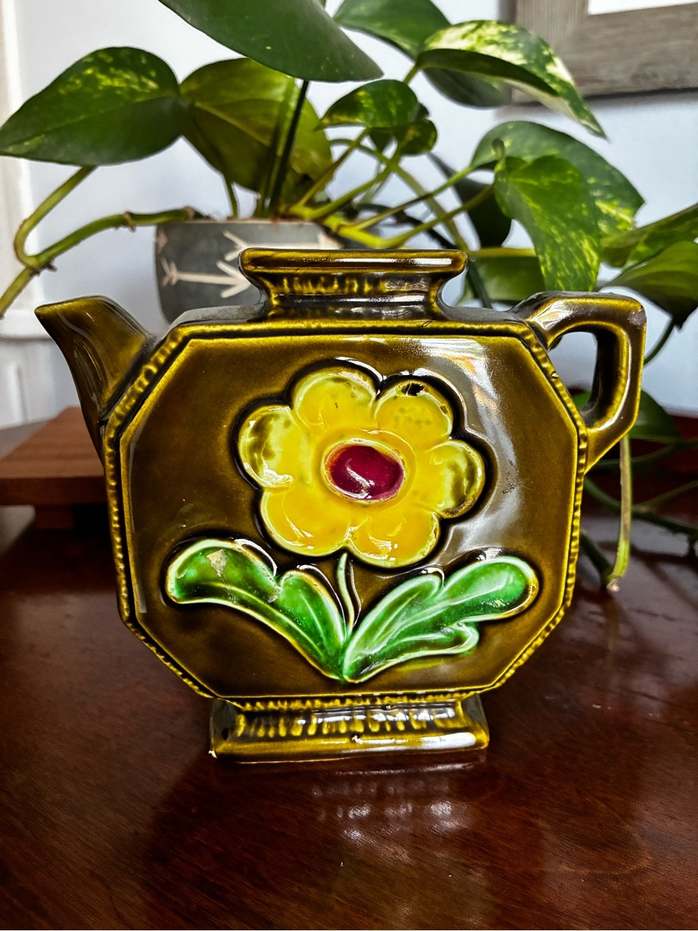 Vintage Mid-Century Art Deco Ceramic Flower Bud Vase